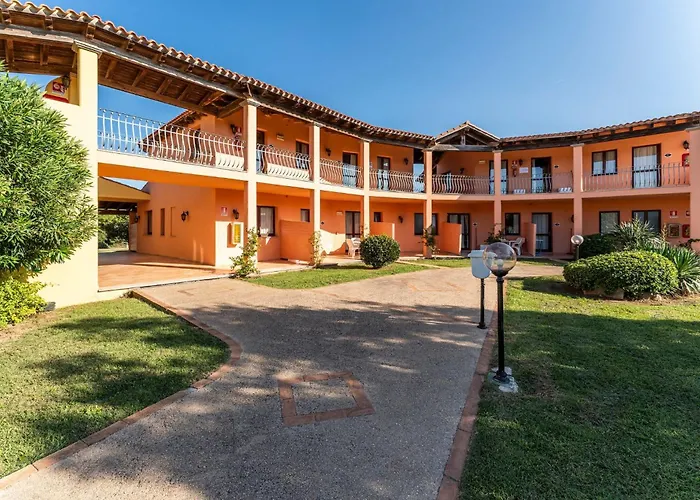 Apartamento Cozy Flat In A With Pool