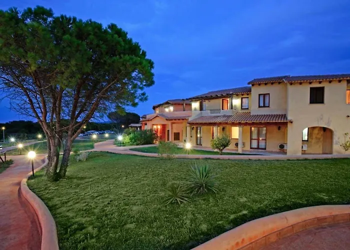 Apartamento Cozy Flat In A With Pool Aglientu