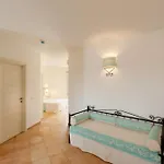 Cozy Flat In A With Pool
