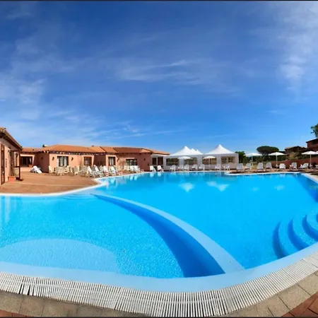 Cozy Flat In A With Pool