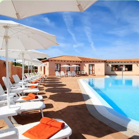 Cozy Flat In A With Pool Aglientu