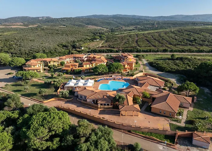 Lägenhet Cozy Flat In A With Pool Aglientu